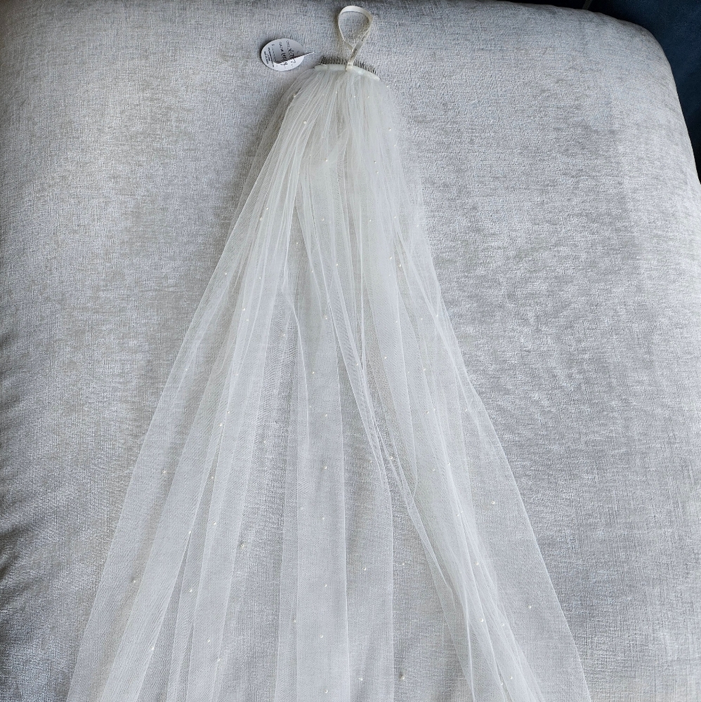 New, never worn 9 Foot Ivory Canadian Made Bridal Veil with pearl accents A00145 - Picture 9 of 12